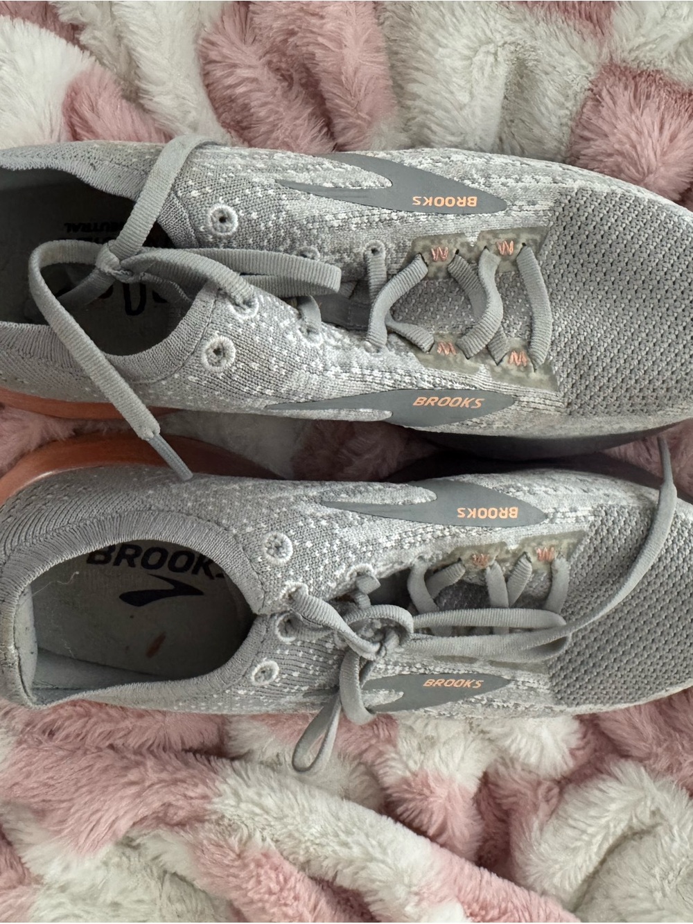 Brooks Women's Light Gray Knit Running Shoes with Rose Accents